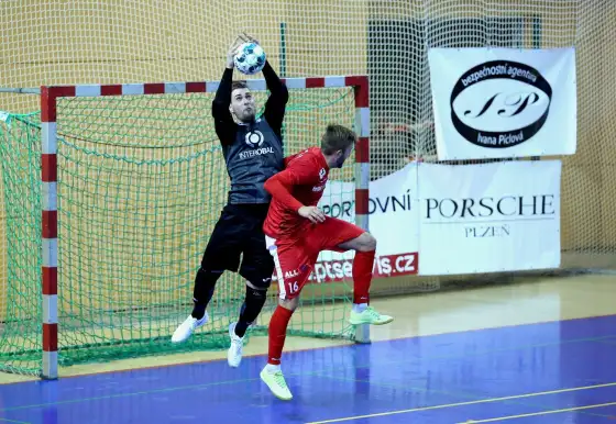 3. kolo VARTA futsal ligy | SK Interobal Plzeň - Helas Brno 6:2 (2:0)