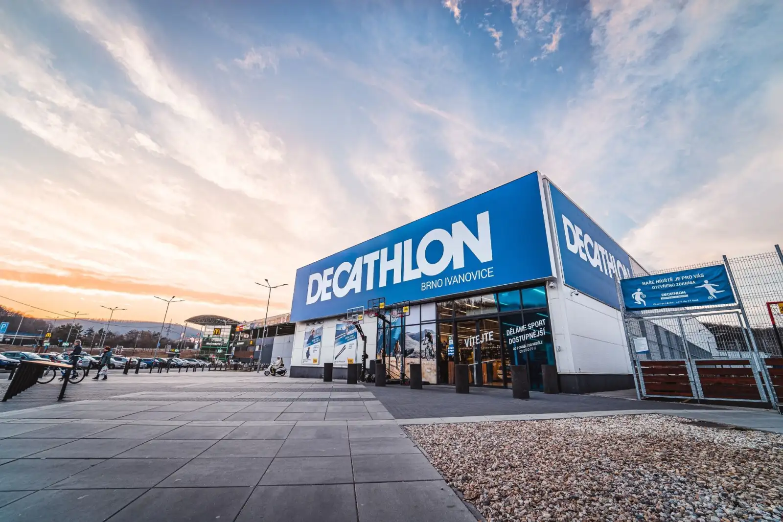 S Decathlonem pokračujeme ve spolupráci. Už ve středu tu bude autogramiáda hráčů Helasu