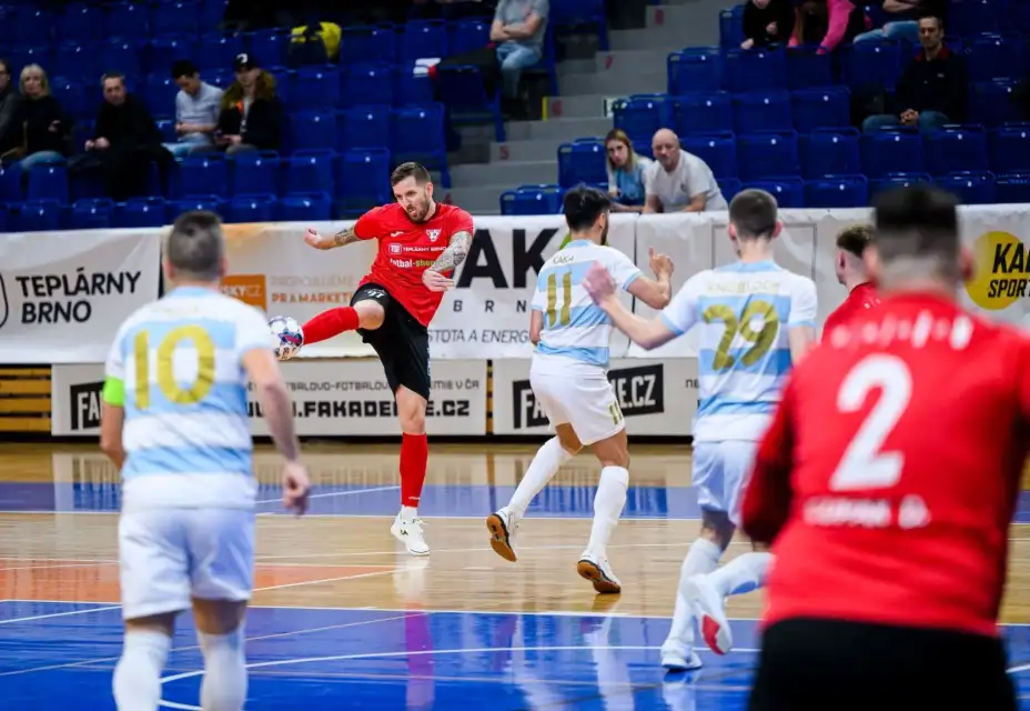 Helas sahal v Plzni po úvodním bodu, v úterý chce sérii srovnat