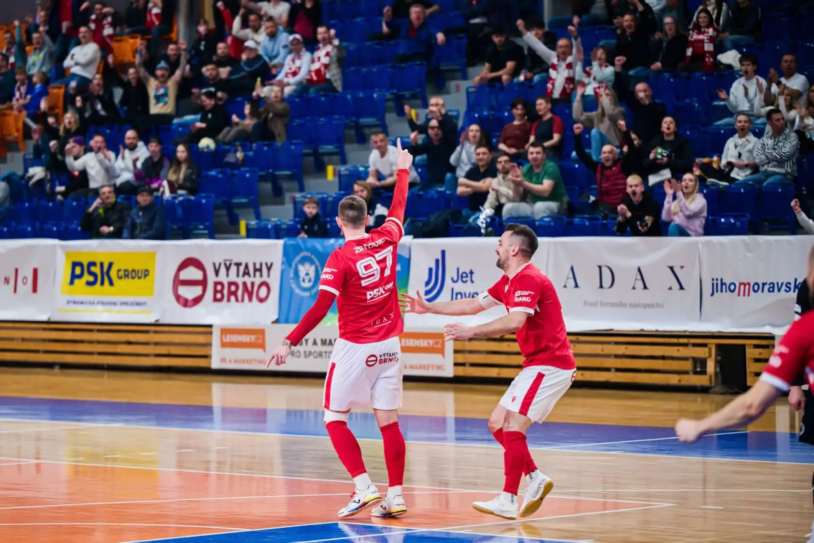 Futsal místo hokeje a číslo jako McDavid. Zaťovič opět táhne Brno v play-off