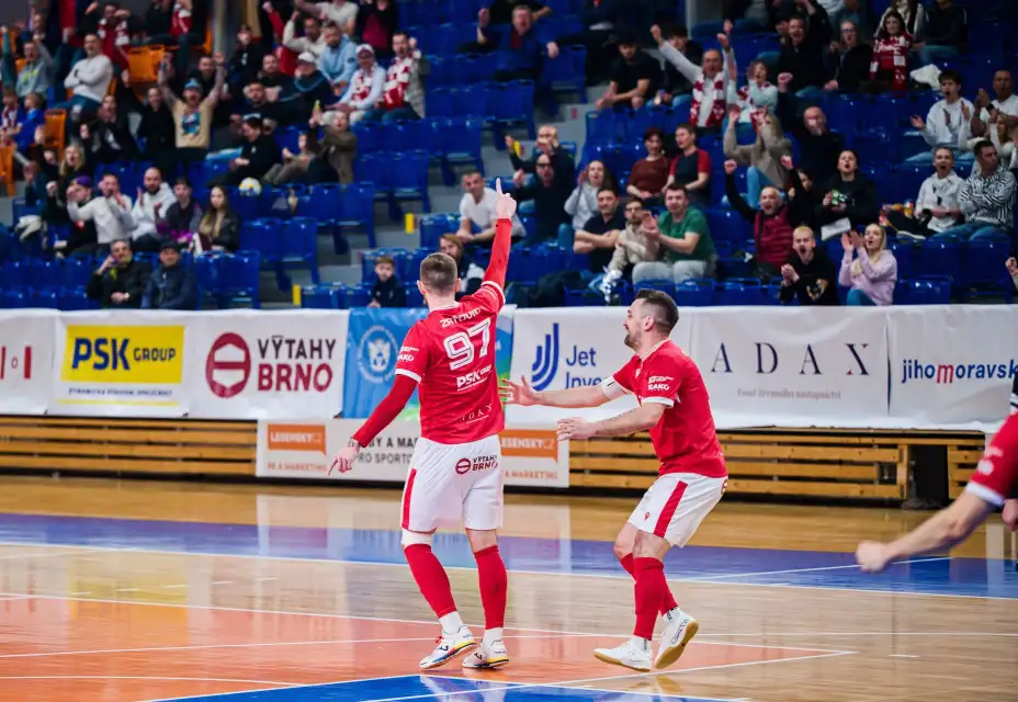 Futsal místo hokeje a číslo jako McDavid. Zaťovič opět táhne Brno v play-off