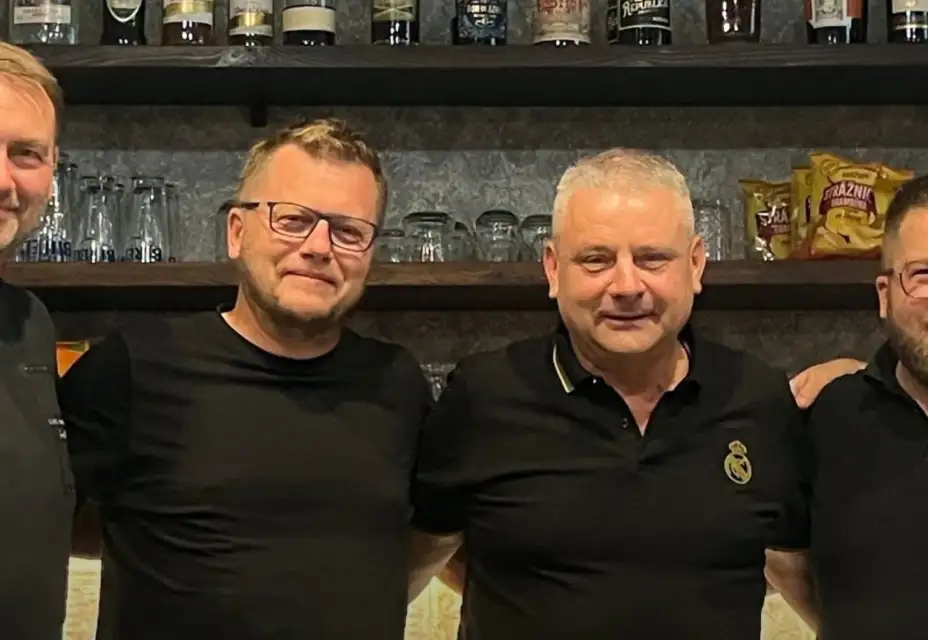 Pivo se zakladatelem a vedením Helasu
