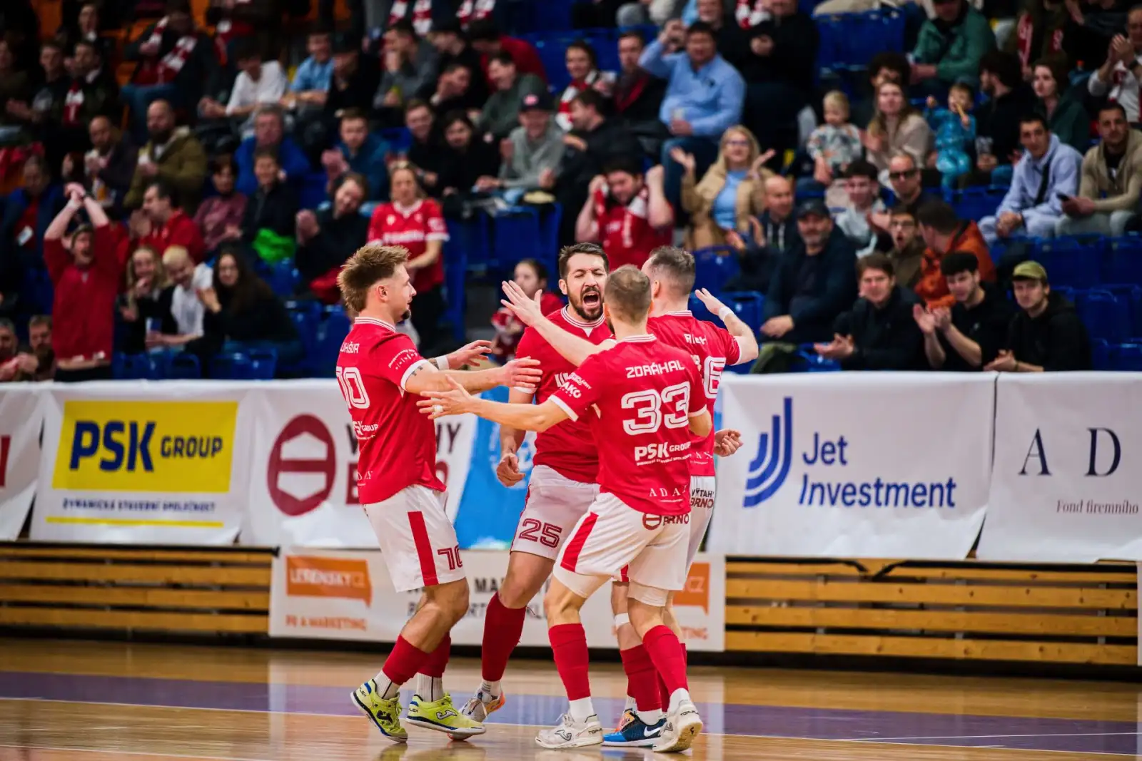 Helas srovnal sérii na 1:1, pomohlo fantastické publikum