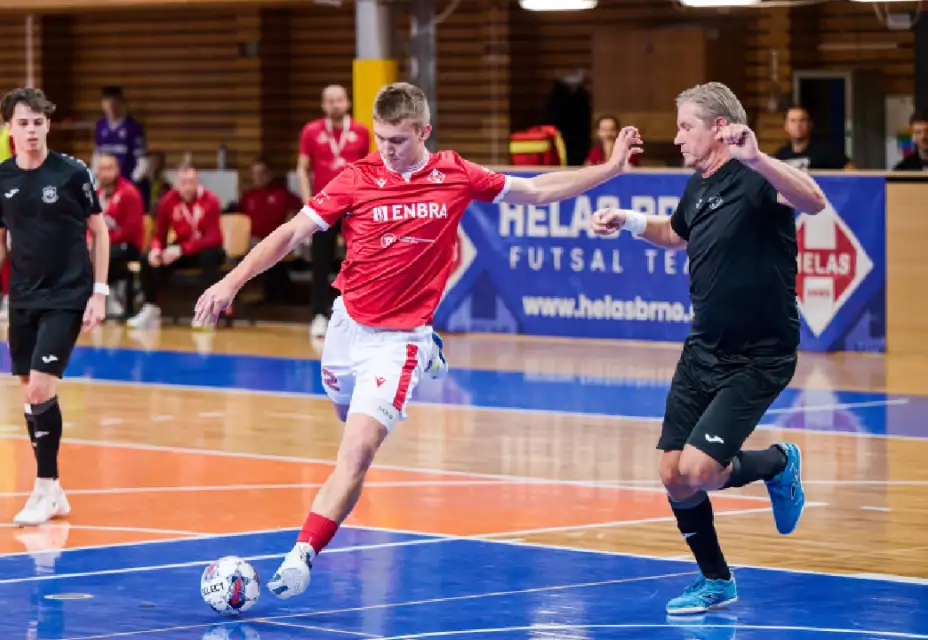 Oslabený Nejzbach odjel z Brna s dvouciferným přídělem