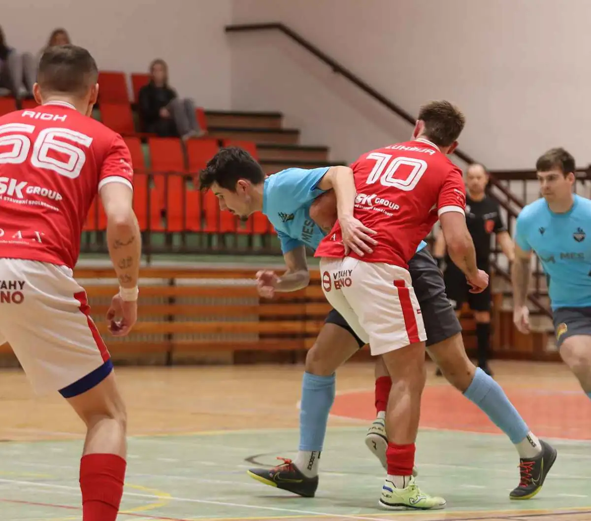 Hluk proti ligovému Brnu: 300 diváků, respekt, cinkání tyčí, prohra o tři góly