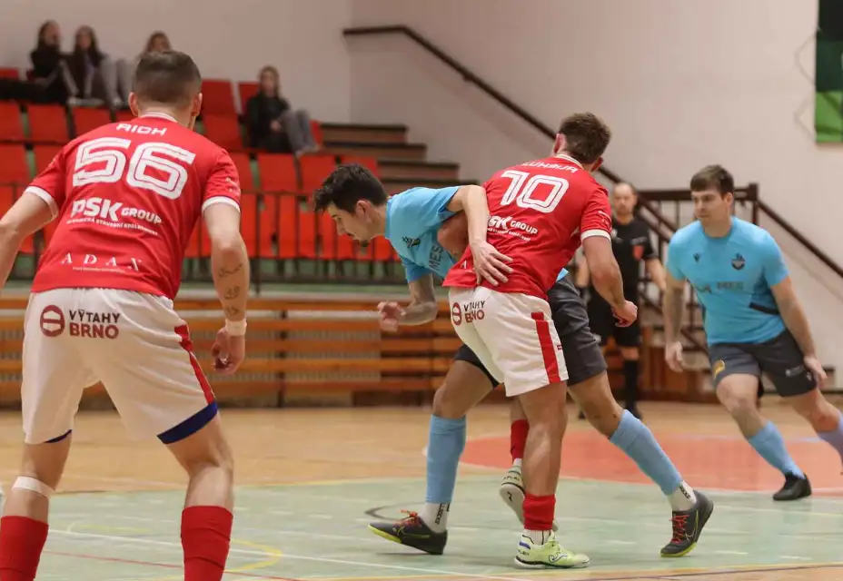 Hluk proti ligovému Brnu: 300 diváků, respekt, cinkání tyčí, prohra o tři góly