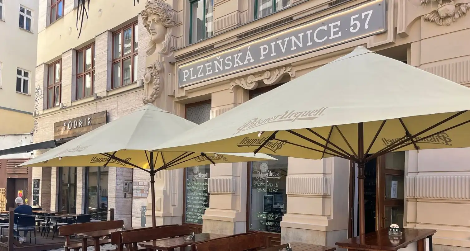 Pivo se zakladatelem a vedením Helasu
